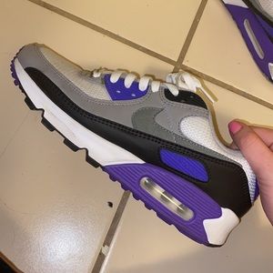 WOMEN’S NIKE AIR MAX size 9